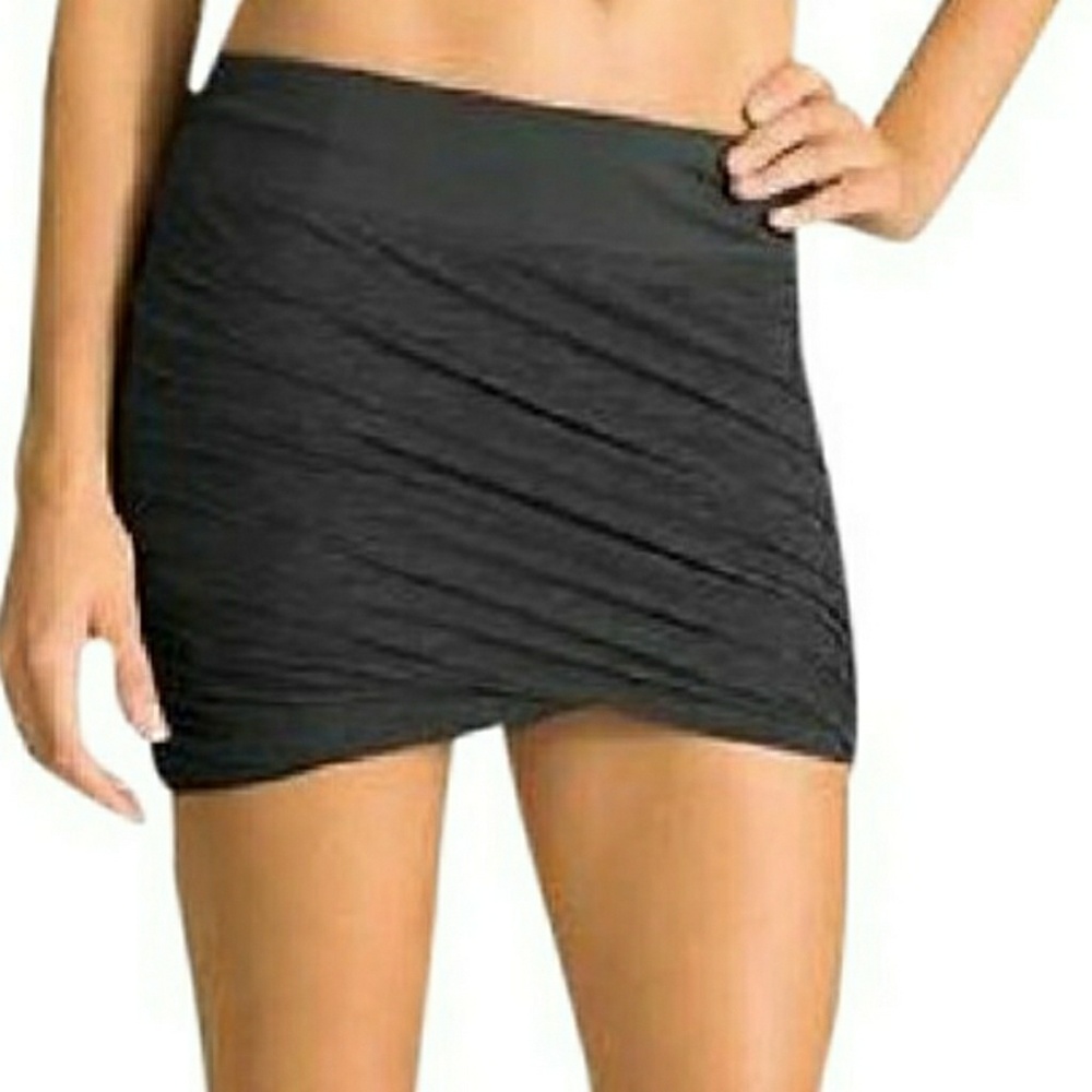 Athleta athletic black/gray twist it workout skirt